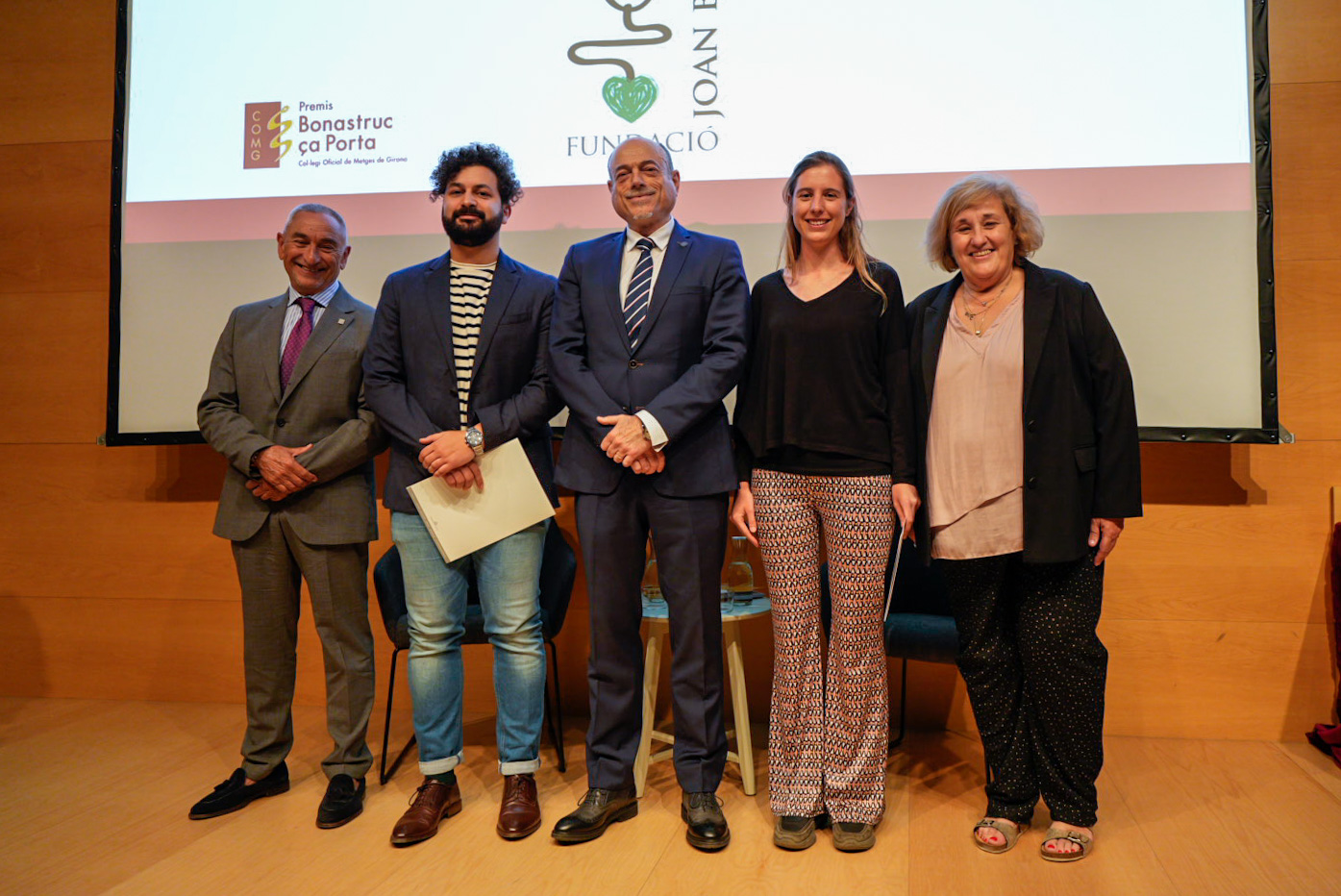 Els dos metges premiats amb les beques Joan Bruguera, la Dra. Helena Cebrià i el Dr. Eloi Maldonado