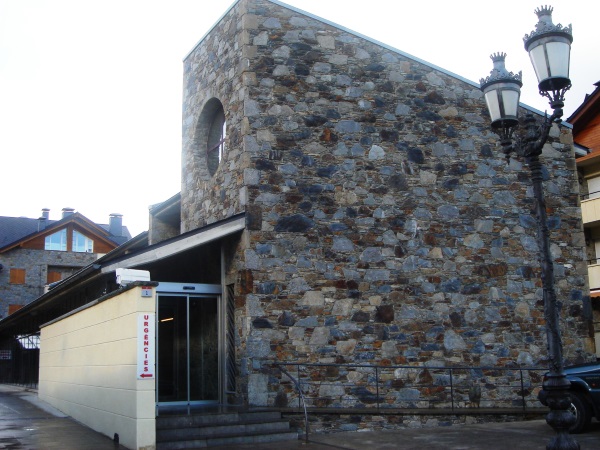 Exterior de l'edifici del CAP Camprodon