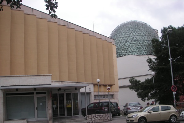 Exterior de l'edifici del CAP Figueres