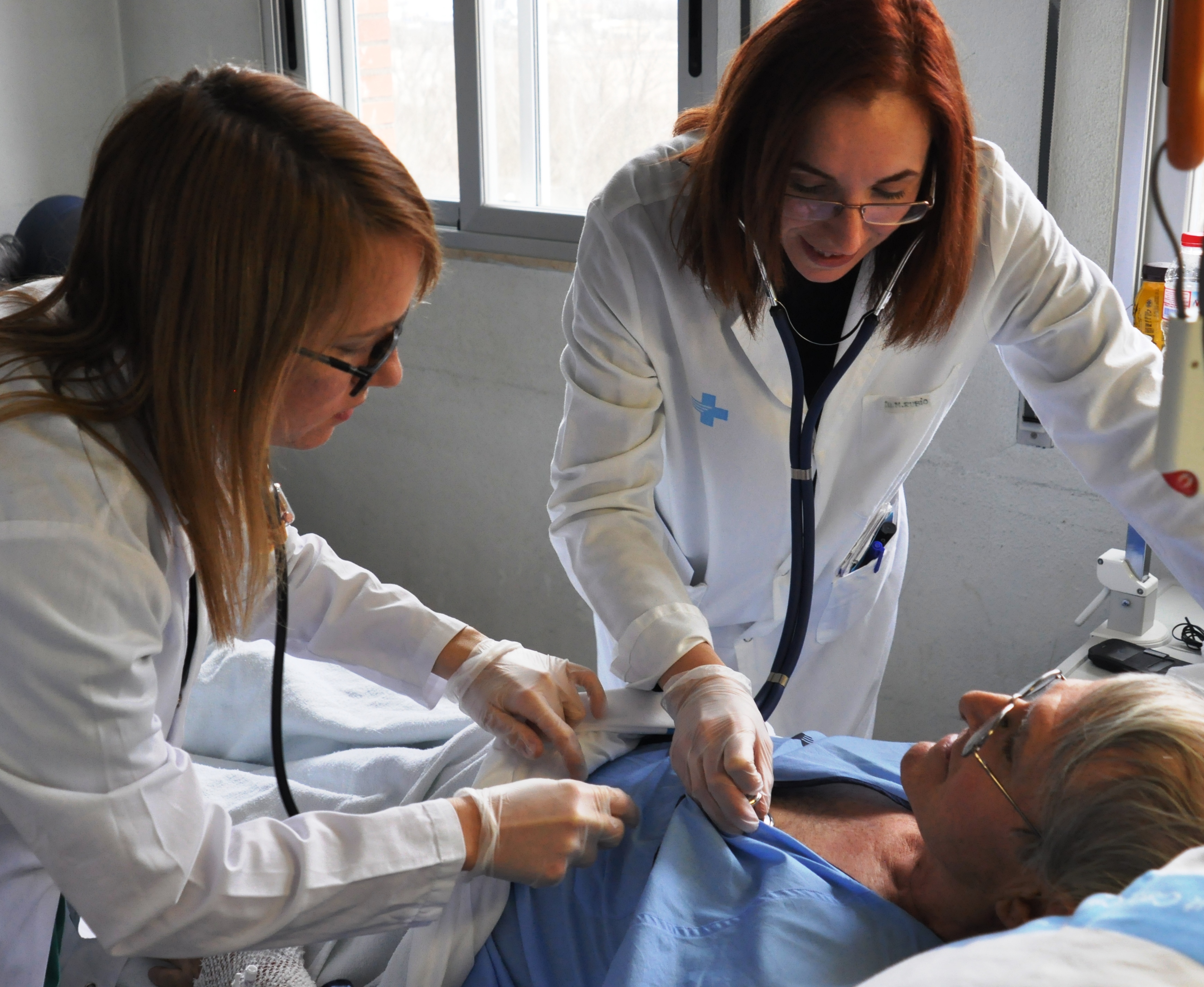 Professionals visitant a pacient.