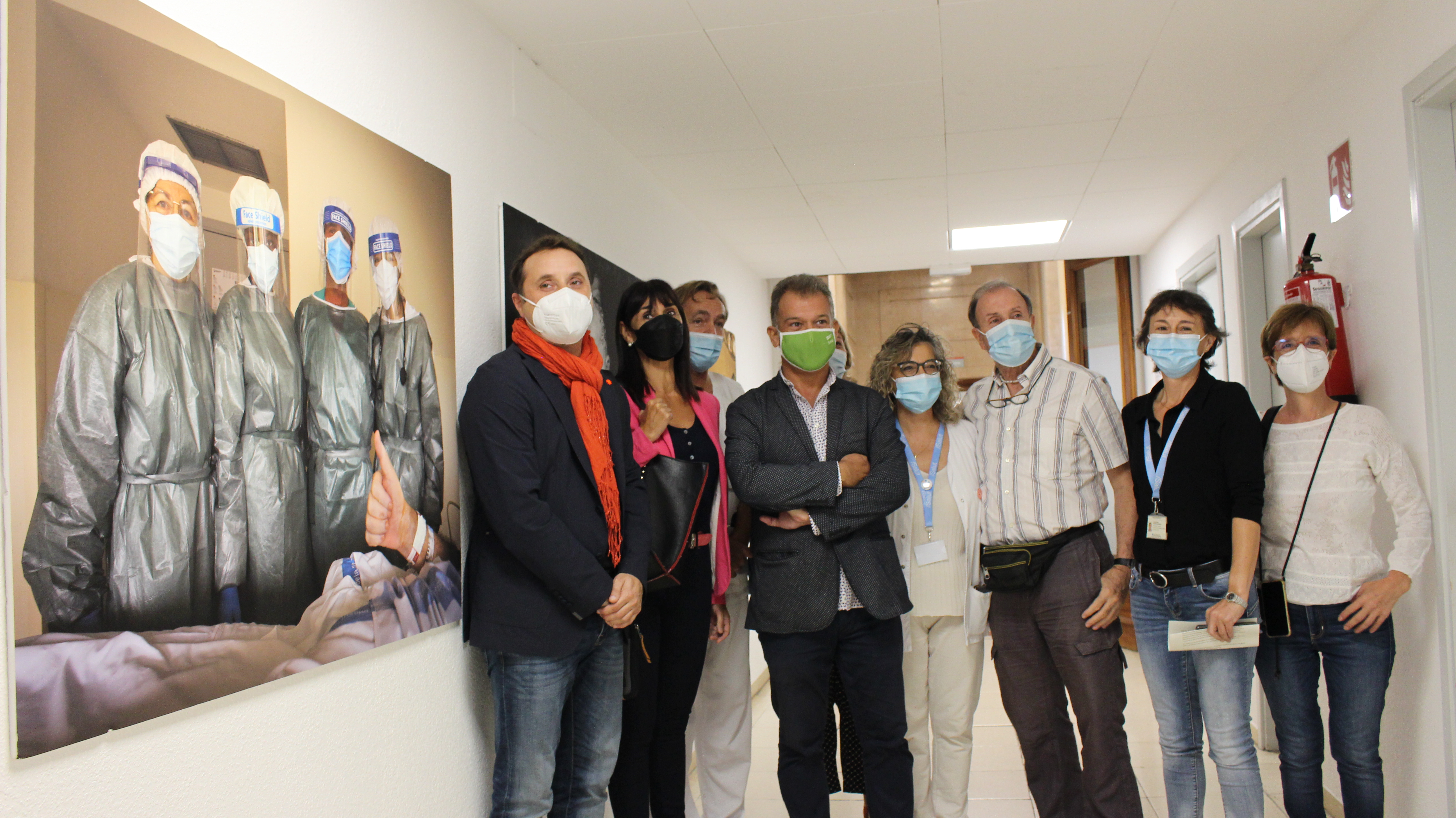 Foto de grup a la inauguració de la exposició CurART de Tino Soriano