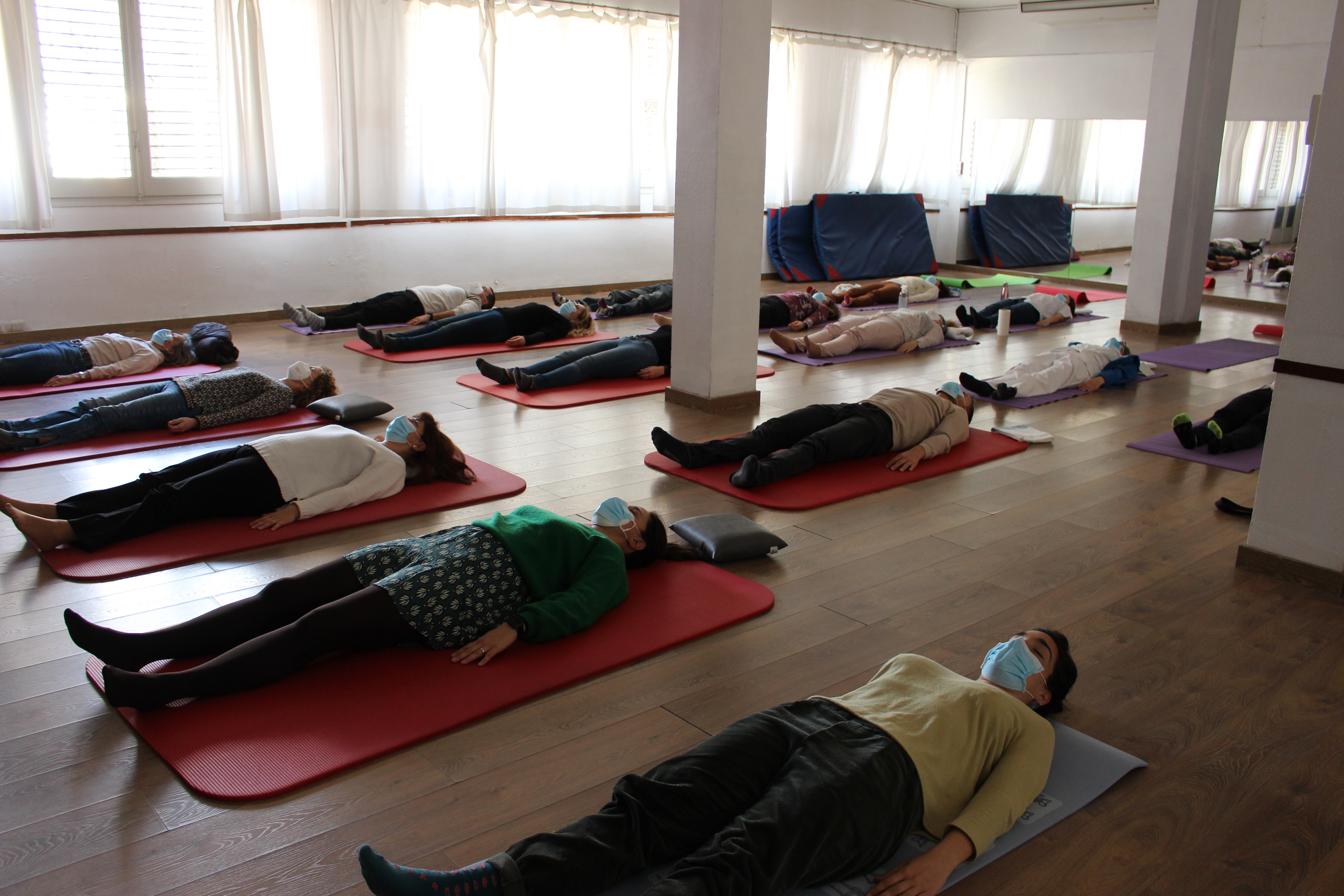 Sessió de relaxació i autocura de professionals del CAP Can Gibert del Pla de Girona