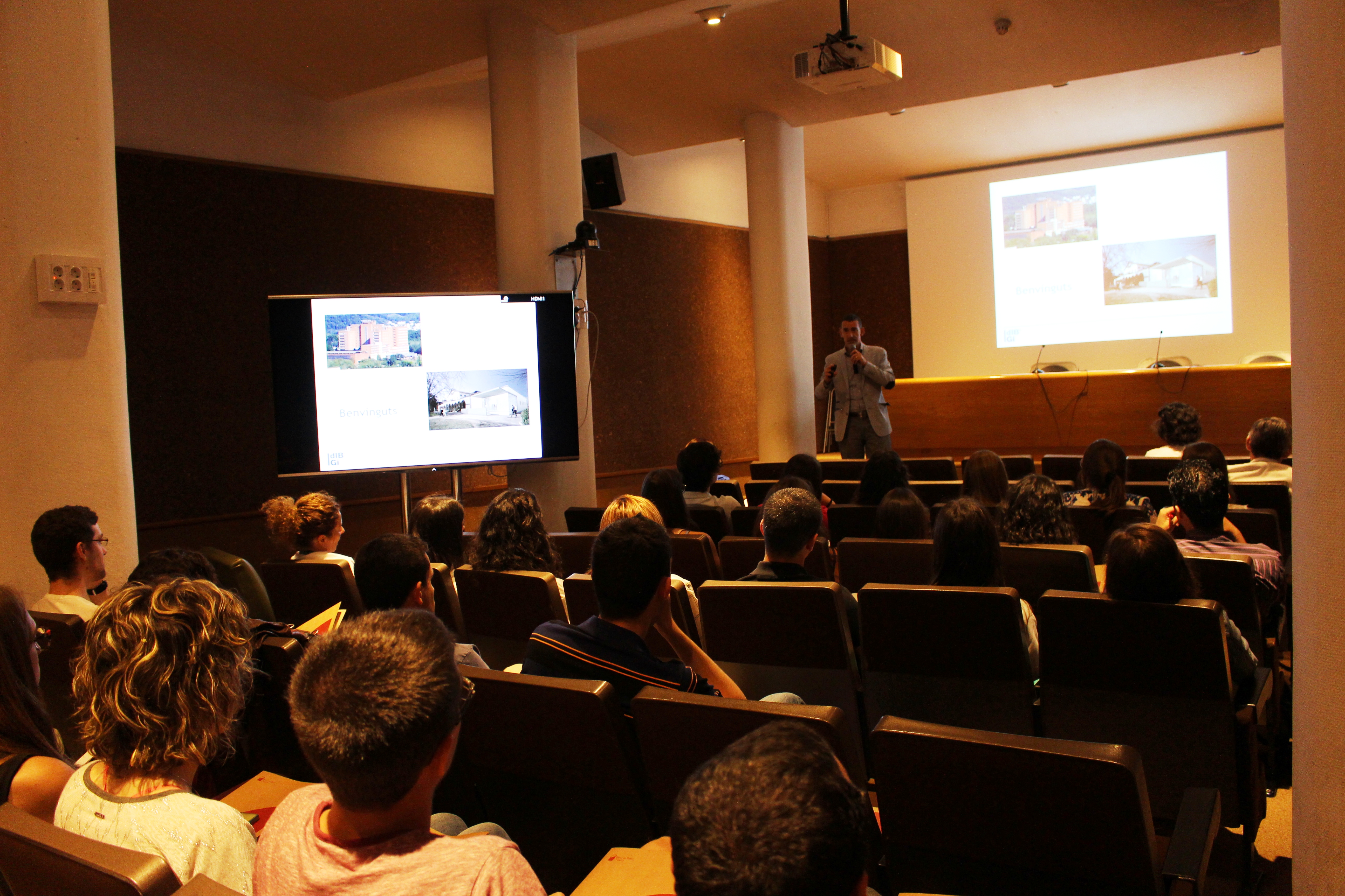 Foto durant l'acte d'acollida a l'Hospital Dr. Josep Trueta