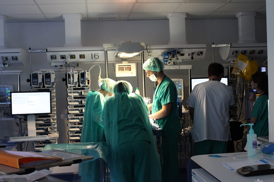 Professionals en la nova àrea de Medicina Intensiva Pediàtrica i Neonatal de l’Hospital Universitari de Girona Dr. Josep Trueta.