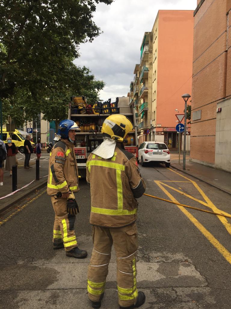 Els bombers davant del CAP Jordi Nadal