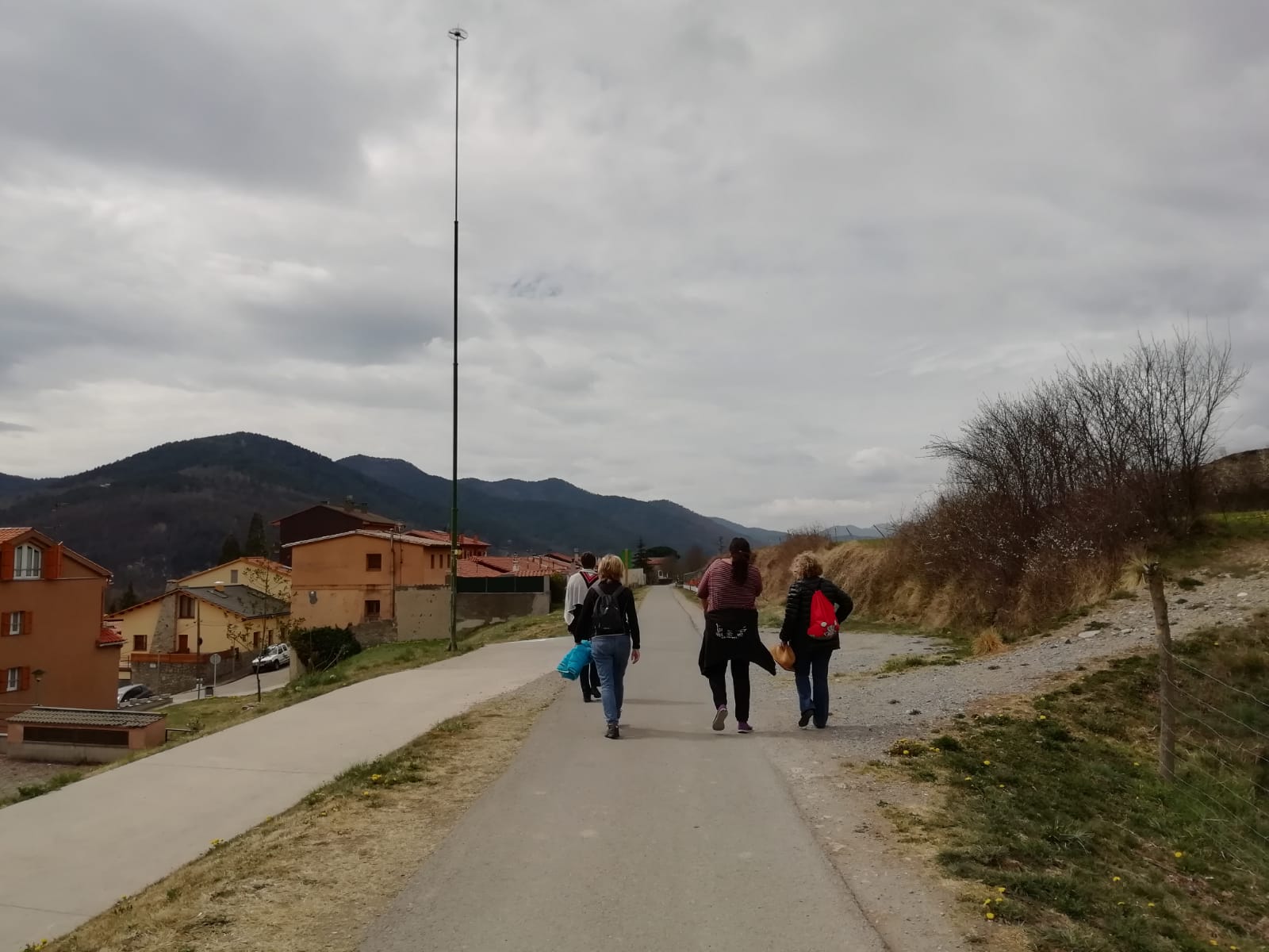 Caminada Foto del personal sanitari durant el Dia Mundial de l'Activitat Física