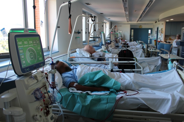 Perspectiva de la sala de tractament de diàlisi de l'Hospital Dr. Josep Trueta