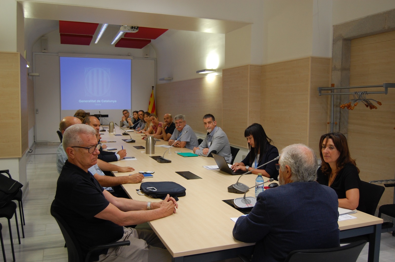 Dirant la primera reunió conjunta dels grups operatius del Pla funcional assistencal del nou Campus de Salut de la Regió Sanitària de Girona