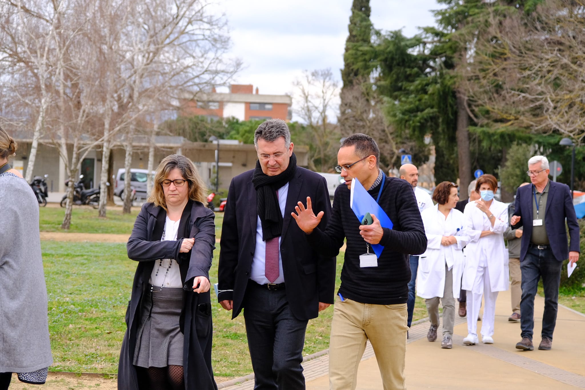 Un moment de la visita al Parc Hospitallari Martí i Julià