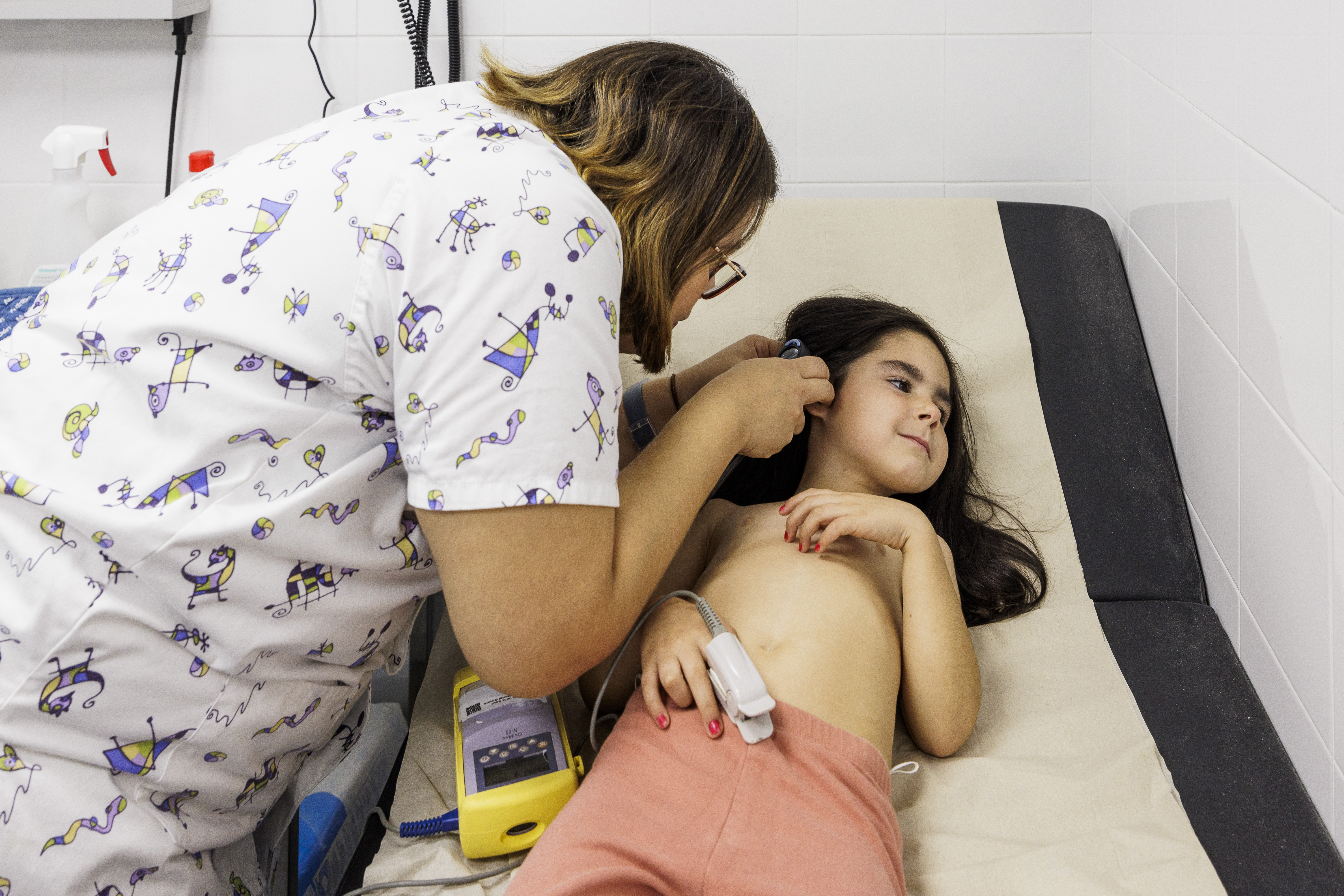 Una infermera d'una consulta de Pediatria.