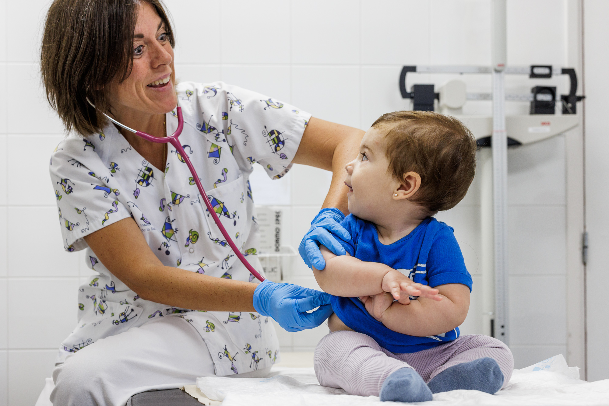 La infermera a la consulta de Pediatria. 