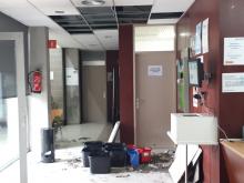 Sostre del CAP de Can Gibert del Pla desprès a causa d'una inundació, sense provocar ferits