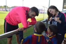 L'Adrià conversa amb el futbolitas Gerard Piqué