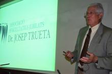 el president de l'Associació de Facultatius Jubilats Dr. Josep Trueta, Dr. Manel Rubio, a la presentació de l'acte