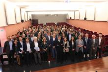 Foto del grup a l'acte de lliurament d'ajudes a la recerca en càncer de La Marató de 2018