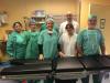 Foto en grup dels professionals que van implantar per primera vegada un desfibril·lador automàtic cardíac