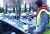 Foto d'un dels primers vigilants cívics al exterior del Hospital Josep Trueta.