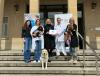 Representants de Idibgi, Fundació 'La Caixa' i l'Hospital Trueta durant l'acte per reflectir el conveni per desenvolupar la teràpia assistida amb gossos.